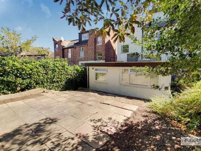 Flat for sale in Hendon, Greater London