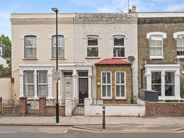 Flat for sale in Finsbury Park, Greater London