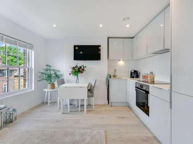 Flat for sale in Beckenham, Greater London