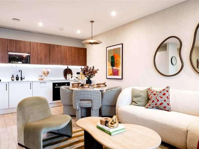 Flat for sale in Old Kent Road, Greater London