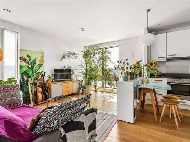 Flat for sale in Bethnal Green, Greater London