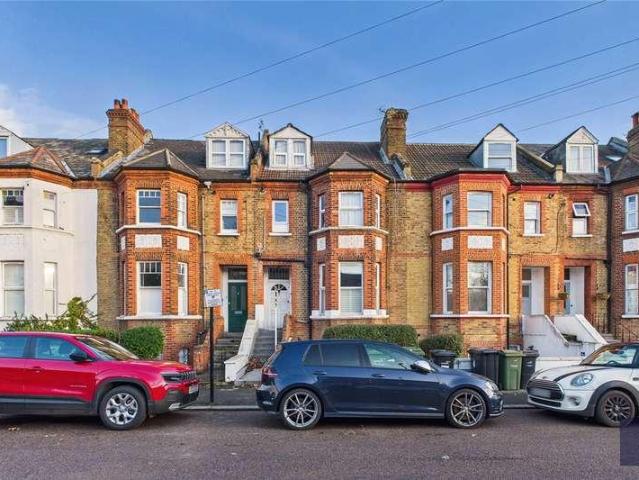 Flat for sale in Tulse Hill, Greater London
