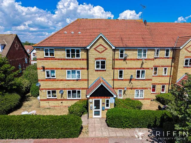 Flat for sale in Grays, Essex