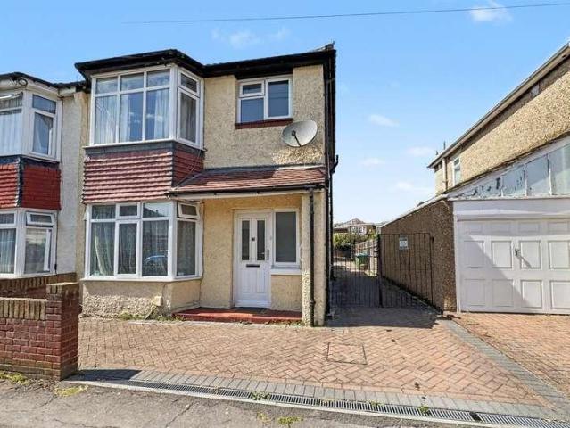 Flat for sale in Shirley, City Of Southampton