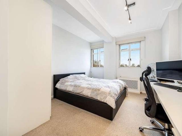 Flat for sale in Chelsea, Greater London