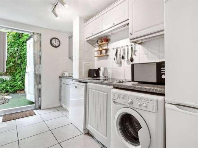 Flat for sale in Dalston, De Beauvoir Town