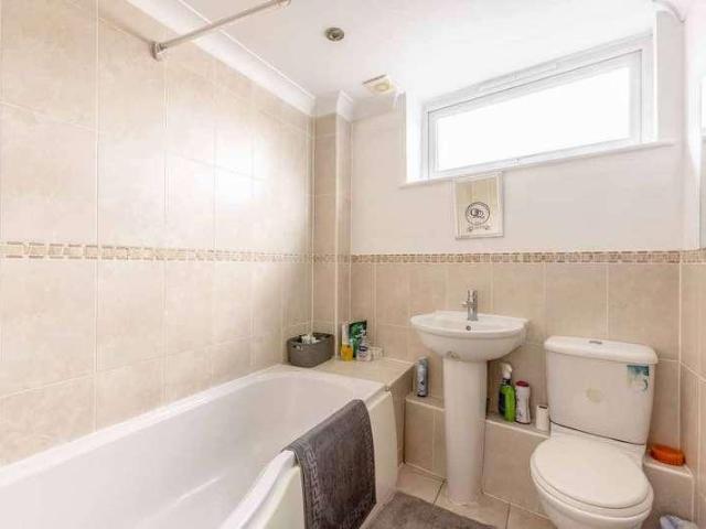 Flat for sale in Iver