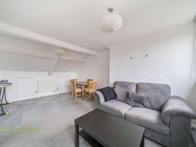 Flat for sale in London Borough of Croydon, Greater London