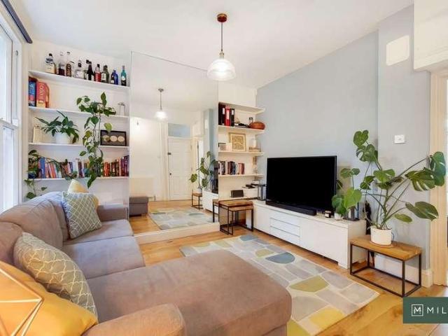 Flat for sale in Brondesbury, Greater London