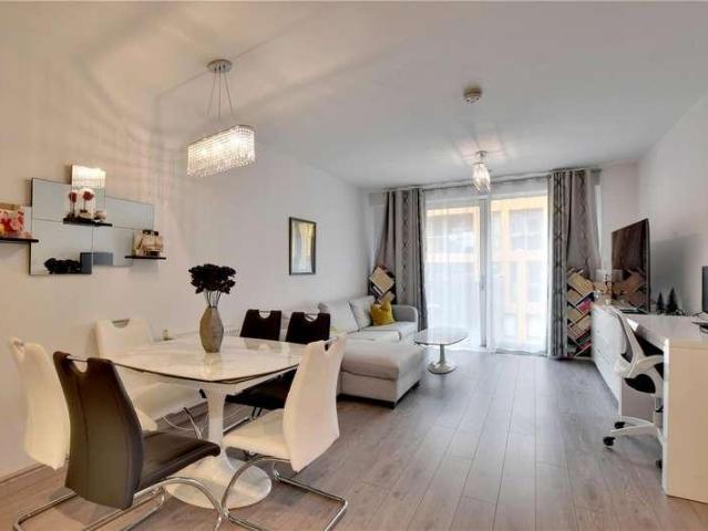 Flat for sale in East Greenwich, Greater London