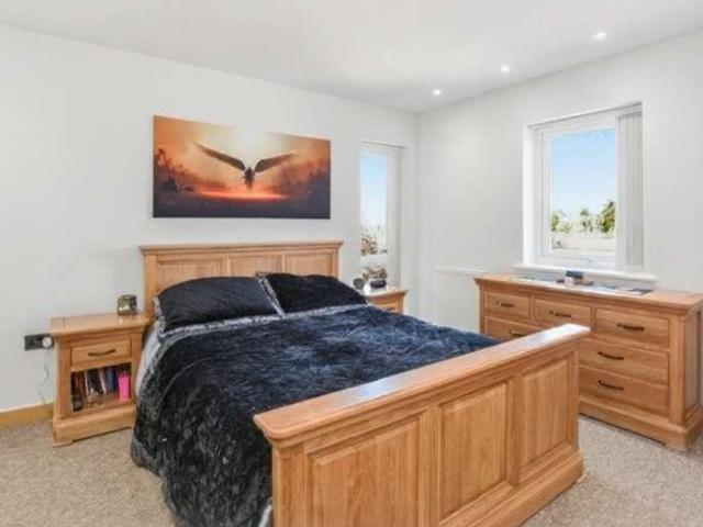 Flat for sale in Alton Barnes, Essex