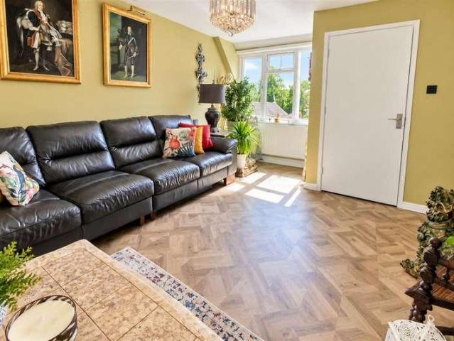 Flat for sale in High Ongar, Epping Forest