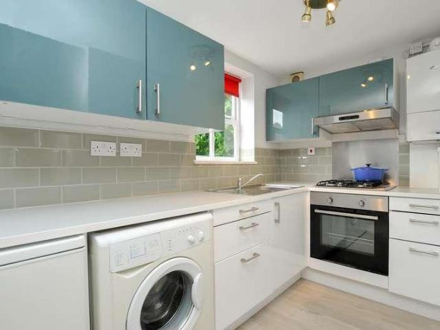 Flat for sale in Stamford Hill, Greater London