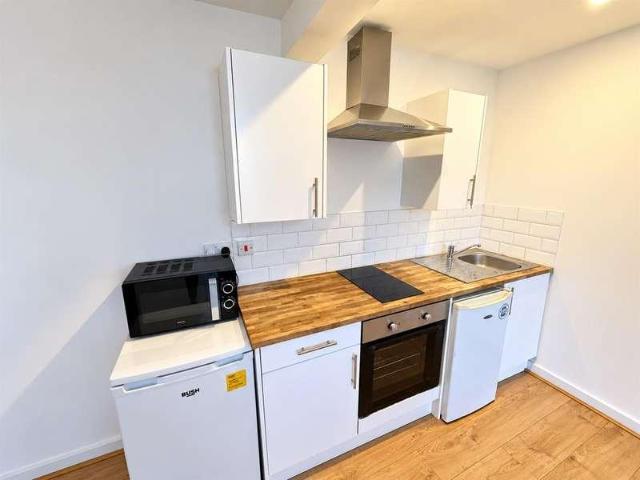 Flat for sale in Kirkstall, Leeds