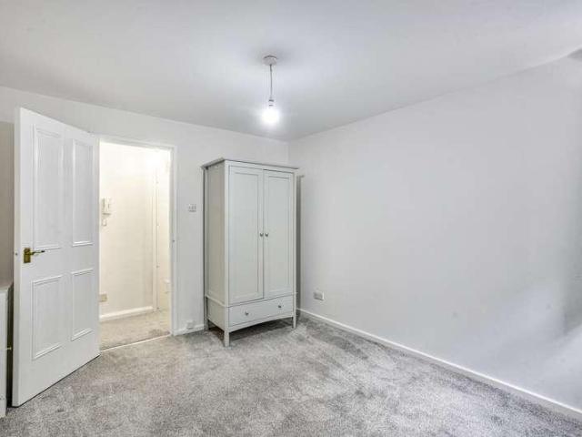 Flat for sale in Pimlico, Greater London