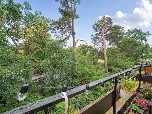 Flat for sale in Ashley Park, Surrey