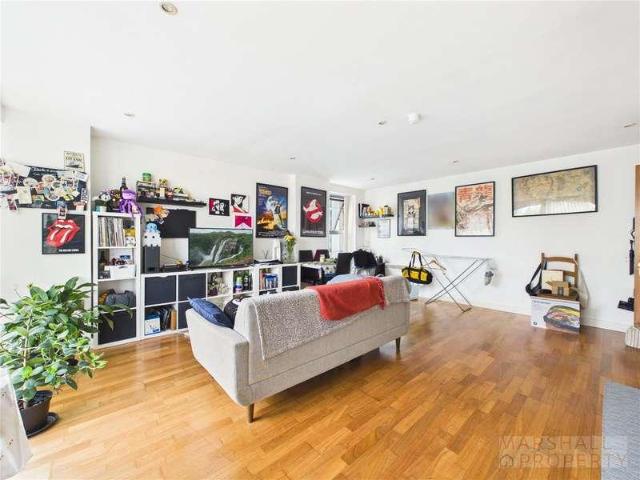 Flat for sale in Calderstones