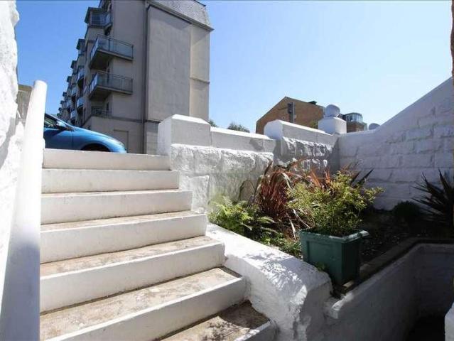 Flat for sale in South Cliff, Kepwick