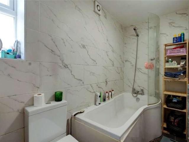 Flat for sale in London Borough of Southwark, Greater London