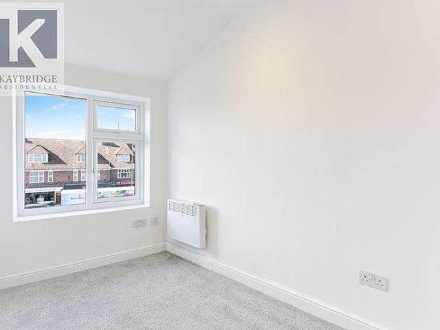 Flat for sale in West Ewell, Ewell