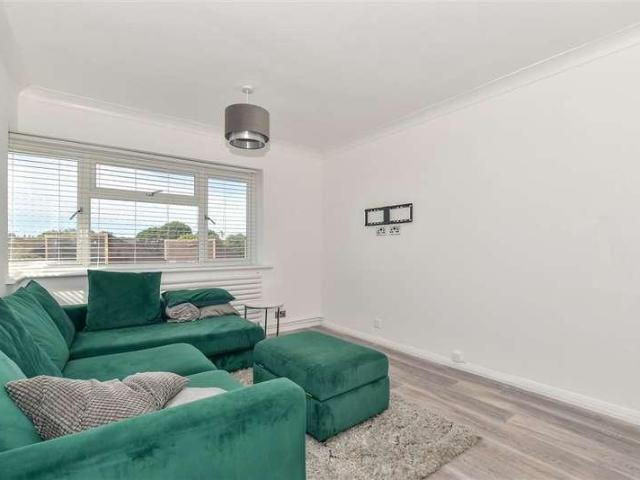 Flat for sale in South Ashford, Bridgefield