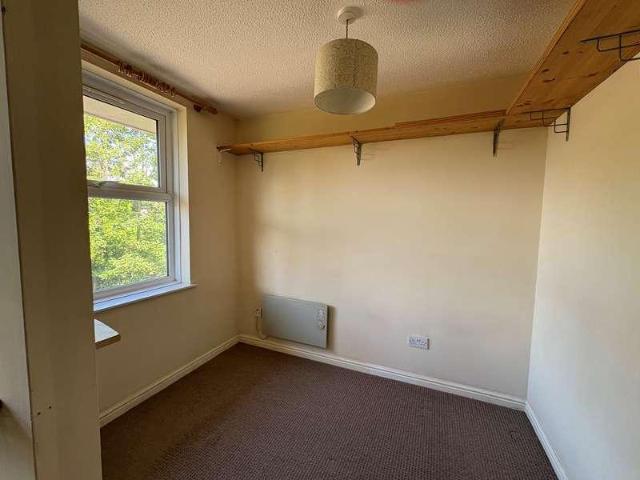 Flat for sale in Bowes, Greater London