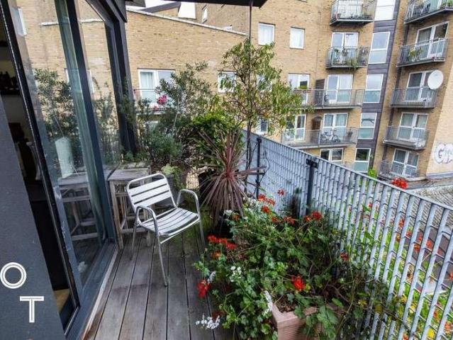 Flat for sale in Gospel Oak, Greater London