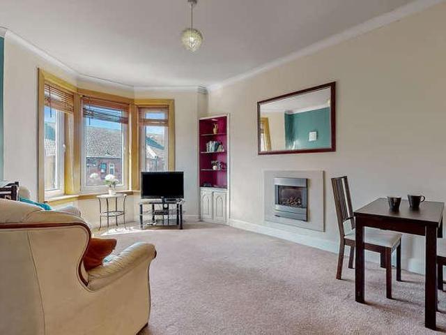 Flat for sale in Broomhill, Scotland
