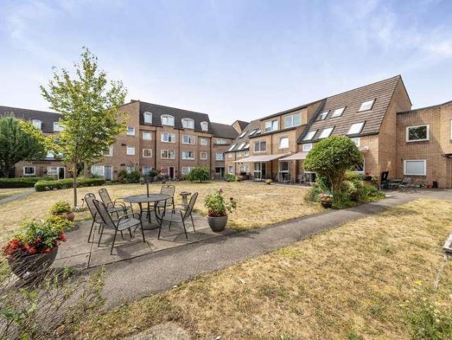 Flat for sale in Horsell, Woking