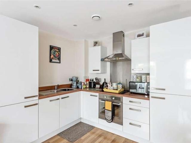 Flat for sale in Little Stanmore, Greater London