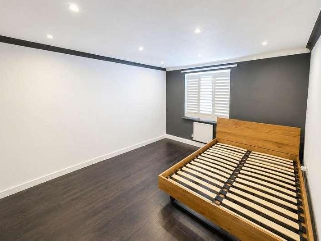 Flat for sale in Tottenham Hale, Greater London