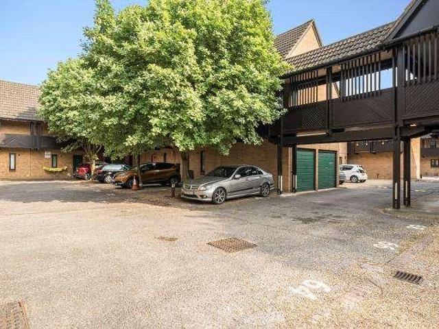 Flat for sale in Slough