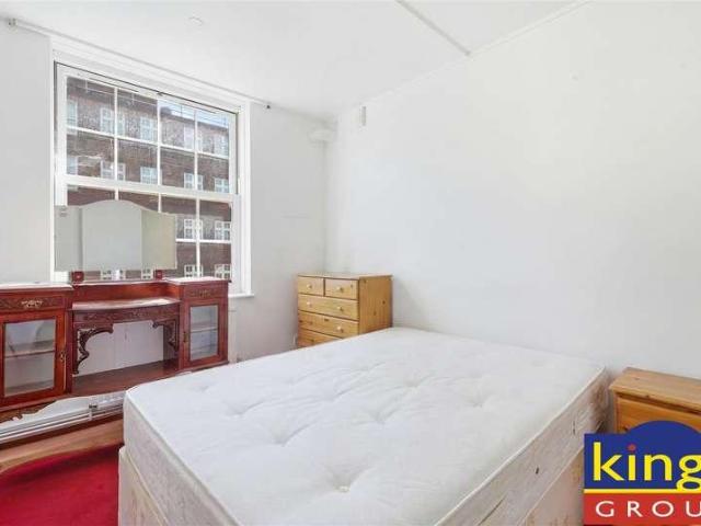 Flat for sale in Stamford Hill, Greater London