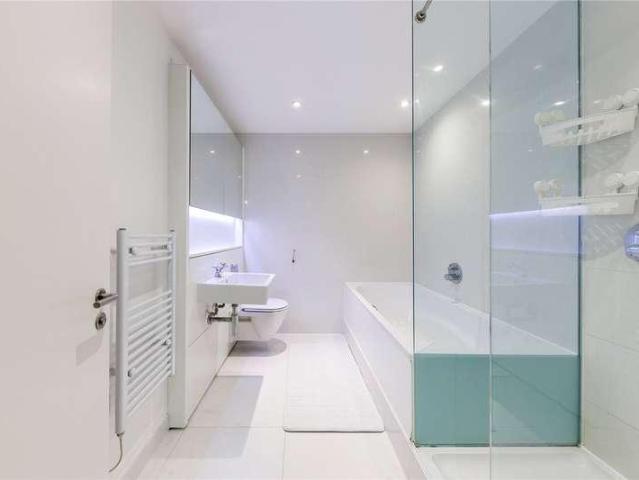 Flat for sale in London Borough of Lambeth, Greater London