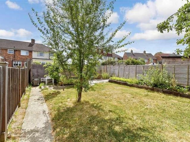 Flat for sale in Andrew's Hill, Horsham