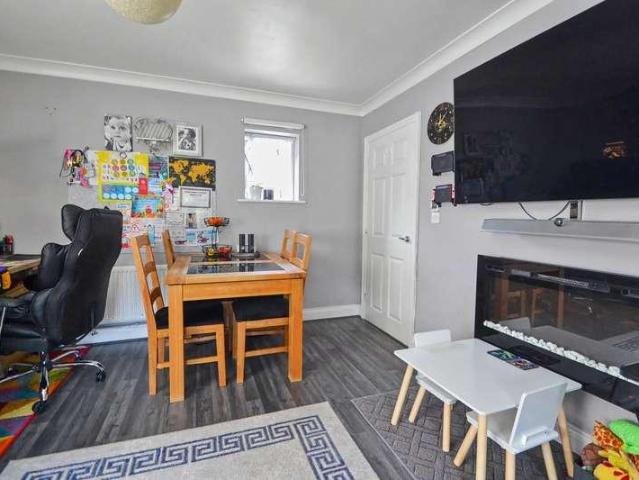 Flat for sale in South Wonston, Hampshire