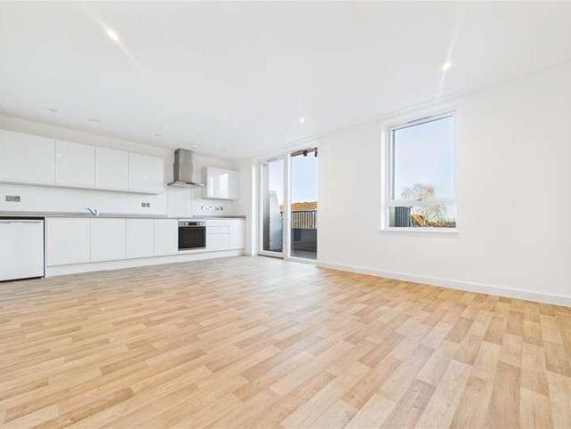 Flat for sale in Dee Park, Reading