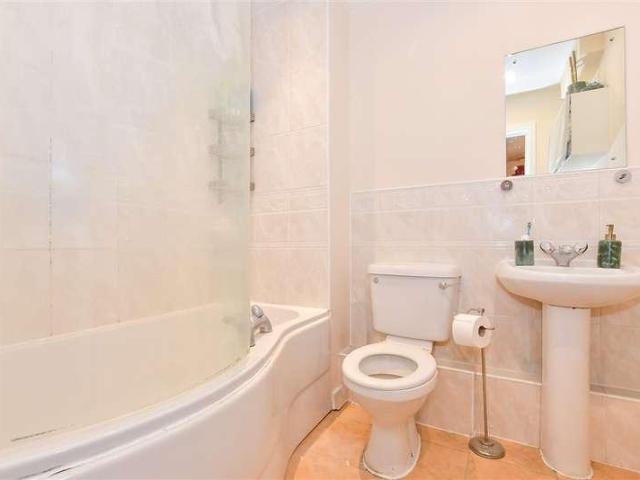 Flat for sale in Midway, Kent