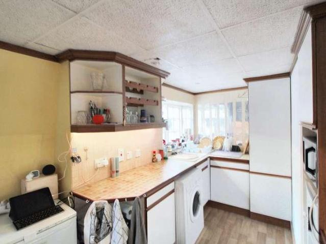Flat for sale in Repton Manor, Bridgefield