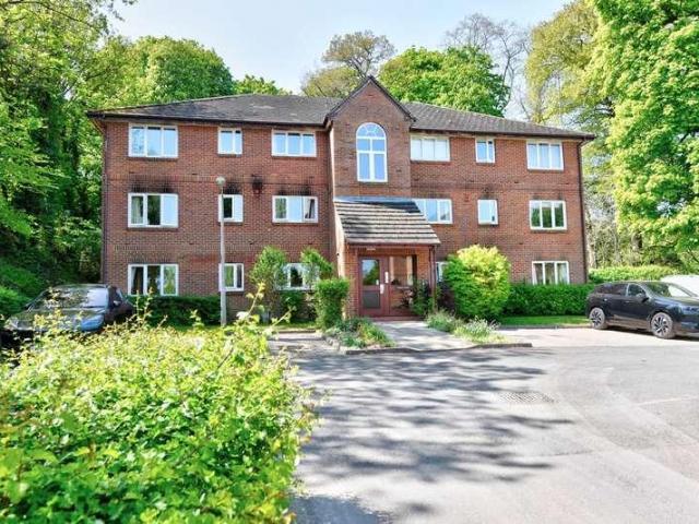 Flat for sale in Henley-on-Thames, Berrick Salome