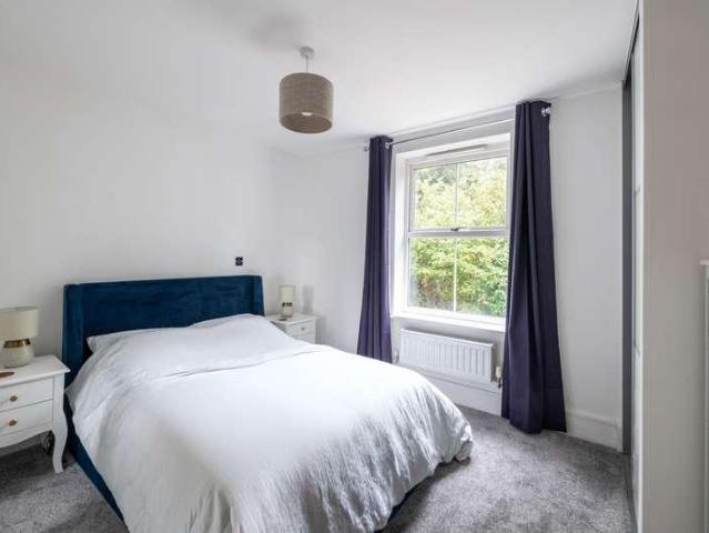 Flat for sale in Red Hill, Surrey