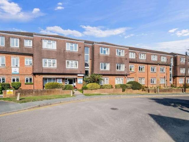 Flat for sale in Limpsfield, Tandridge