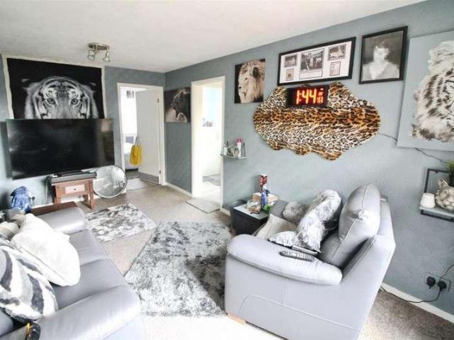 Flat for sale in Thorpe, West Yorkshire