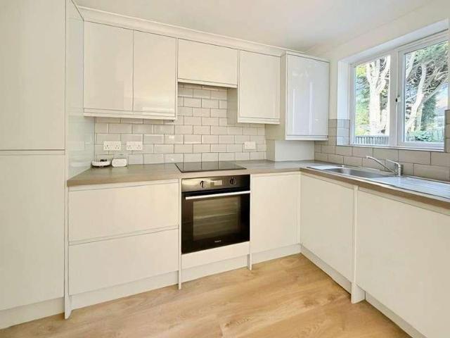 Flat for sale in Clewer Village, Windsor