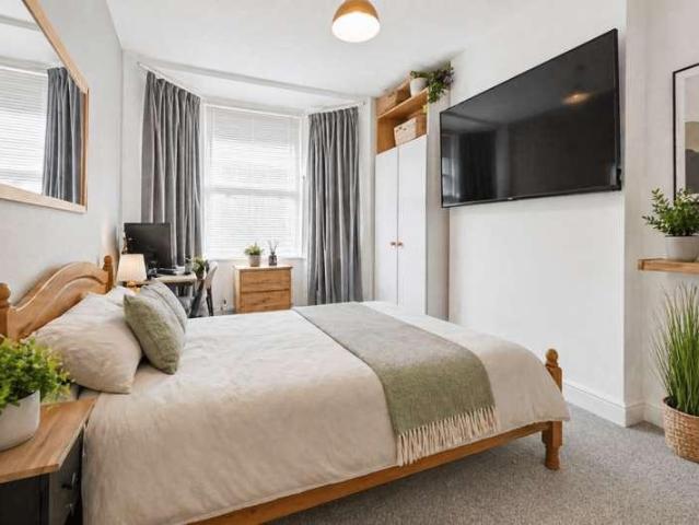 Flat for sale in Oxenden, The Bridge
