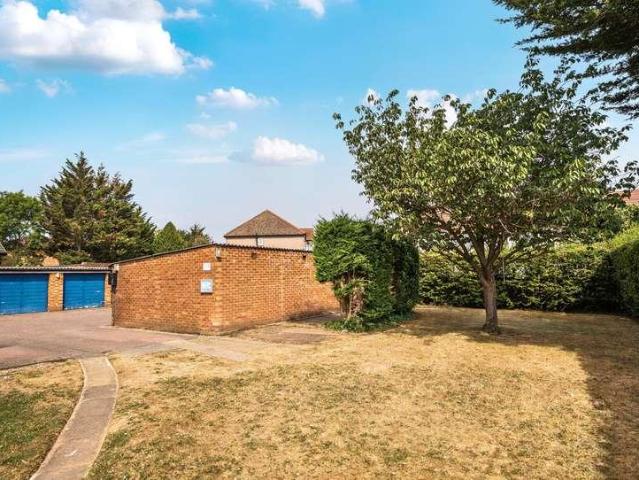 Flat for sale in Kingsbury, Greater London