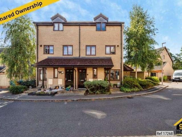 Flat for sale in Monkston Park, Milton Keynes