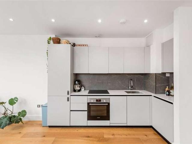 Flat for sale in Dalston, De Beauvoir Town
