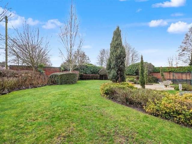 Flat for sale in Caldermill, East Midlands