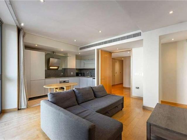 Flat for sale in Bermondsey, Greater London
